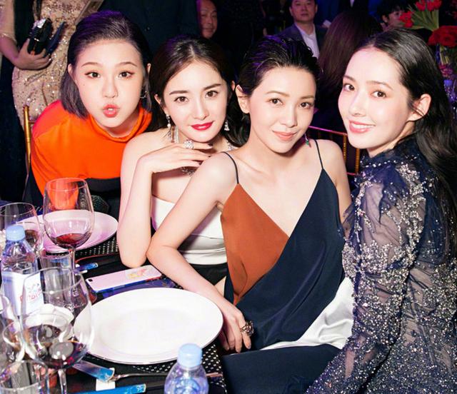 今日新鲜事:谢依霖产后大变样,堪比整容瘦到杨幂不敢认 今日新鲜事:谢依霖产后大变样,堪比整容瘦到杨幂不敢认